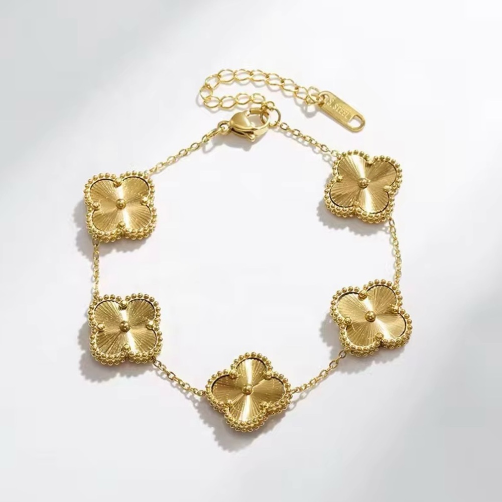Elegant Gold Flower Bracelet